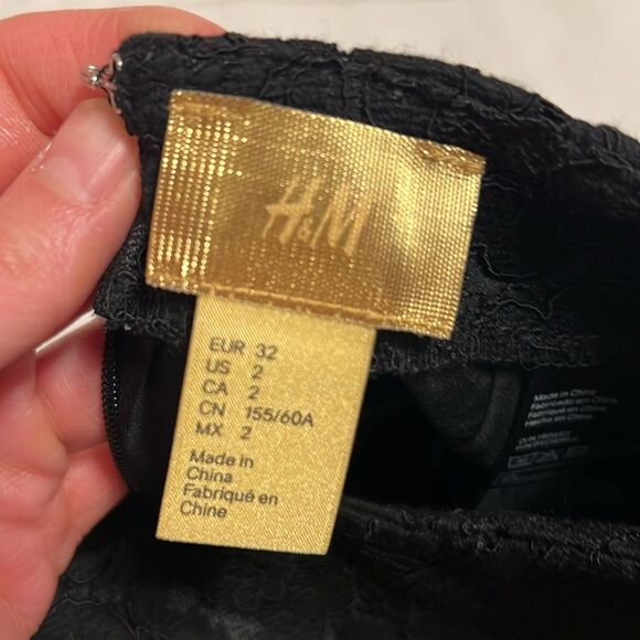 Beautiful H&M Black Lace Pencil Skirt - Picture 5 of 6